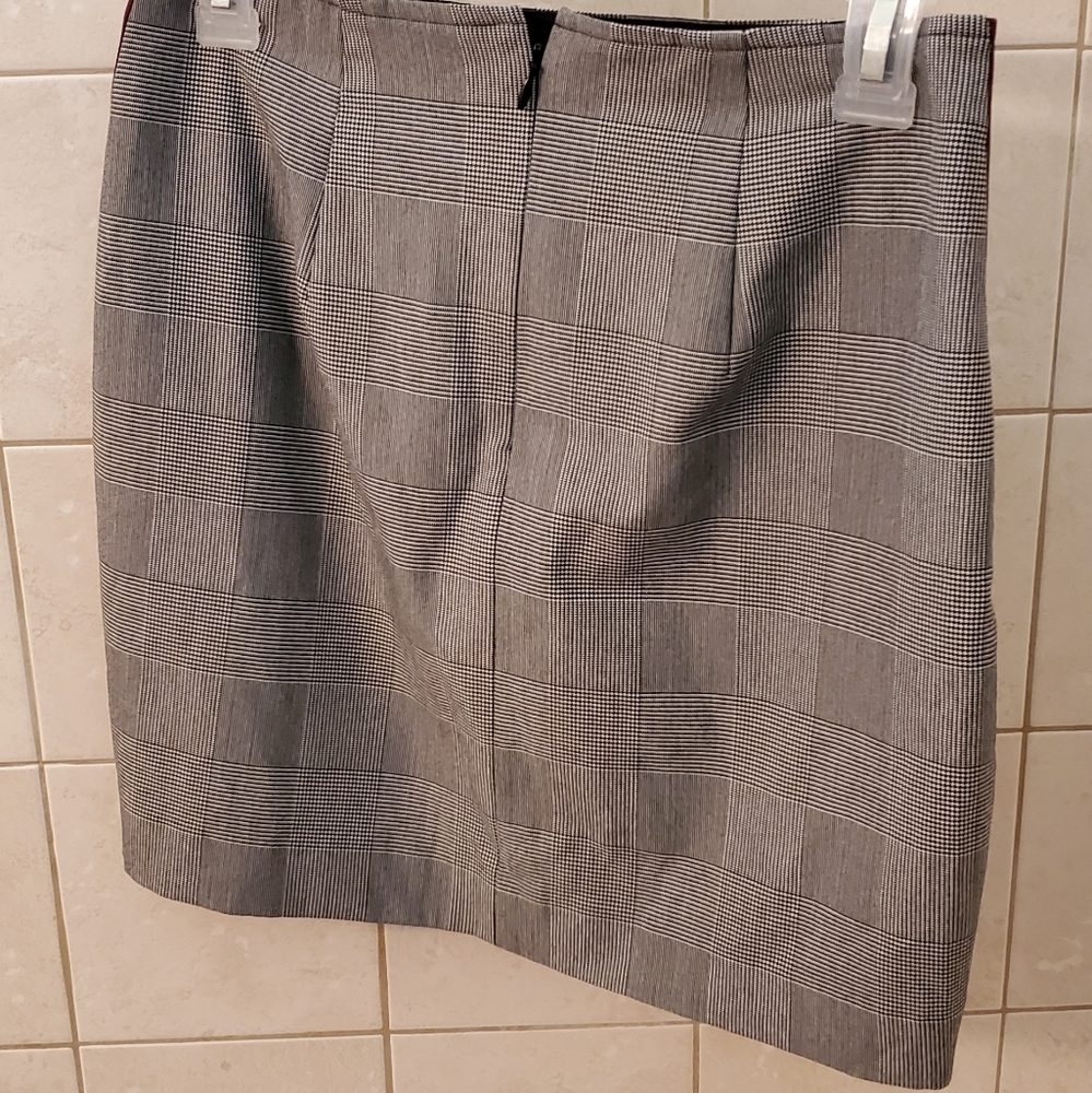 Form fitting mini skirt